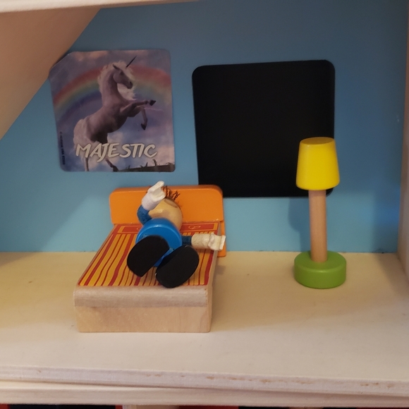 Hape Dollhouse w/ accessories - Picture 5 of 9